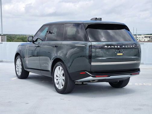 Belgravia Green Metallic 2025 Land Rover Range Rover P400 SE SWB