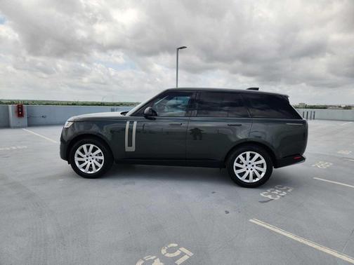 Belgravia Green Metallic 2025 Land Rover Range Rover P400 SE SWB