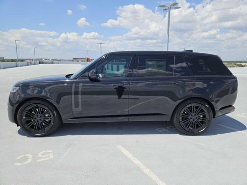 SANTORINI BLACK 2026 Land Rover Range Rover P400 SE 7 Seat
