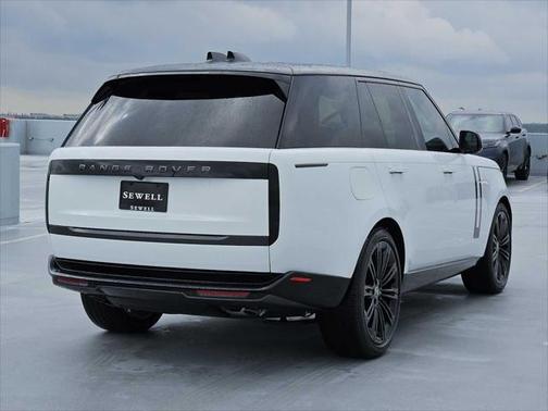2025 Land Rover Range Rover P530 SE