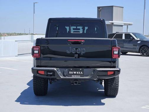Black Clearcoat 2023 Jeep Gladiator High Altitude