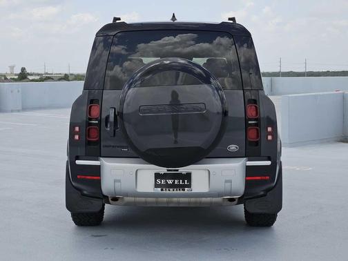 2023 Land Rover Defender SE