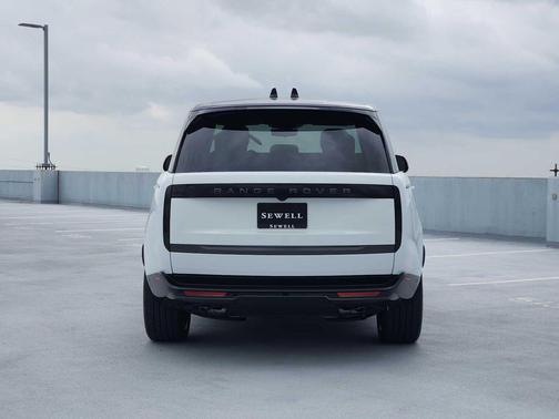 Fuji White 2026 Land Rover Range Rover P530 SE