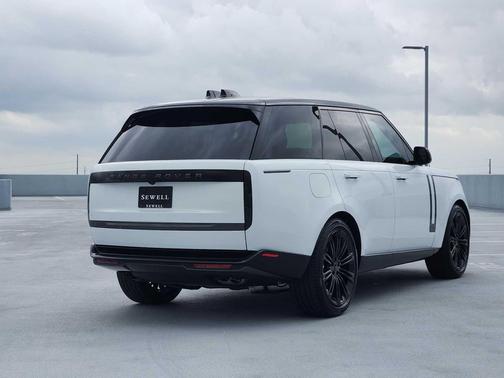 Fuji White 2026 Land Rover Range Rover P530 SE