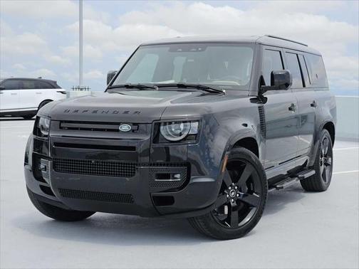 2025 Land Rover Defender 130 P400 X-Dynamic SE