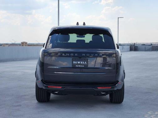 2025 Land Rover Range Rover P400 SE