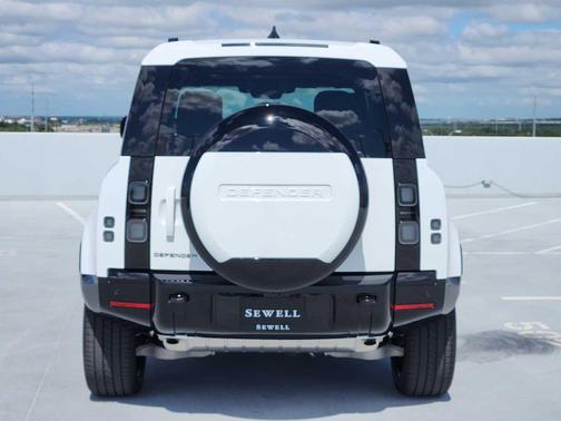 Fuji White 2026 Land Rover Defender P400 X-Dynamic SE