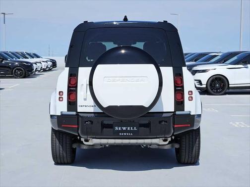 2025 Land Rover Defender 110 P400 X-Dynamic SE