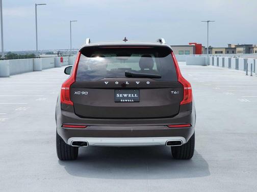 Maple Brown Metallic 2018 Volvo XC90 T6 Momentum