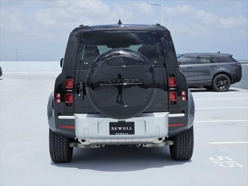 2025 Land Rover Defender 110 P300
