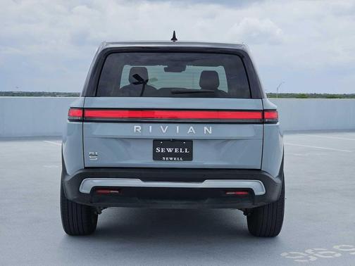 Forest Green 2024 Rivian R1S Adventure Dual-Motor Max Package