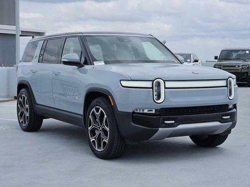 Forest Green 2024 Rivian R1S Adventure Dual-Motor Max Package
