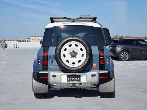 2025 Land Rover Defender 110 P300