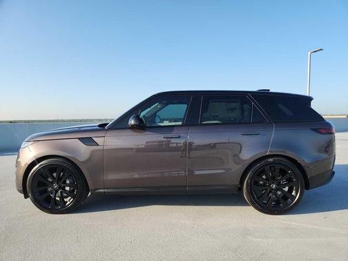 2025 Land Rover Range Rover Sport SE