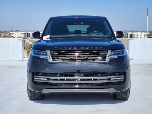 2026 Land Rover Range Rover P550e SE