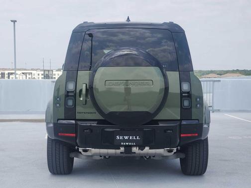 Woolstone Green Metallic 2026 Land Rover Defender 110 P400 X-Dynamic SE