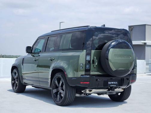 Woolstone Green Metallic 2026 Land Rover Defender 110 P400 X-Dynamic SE
