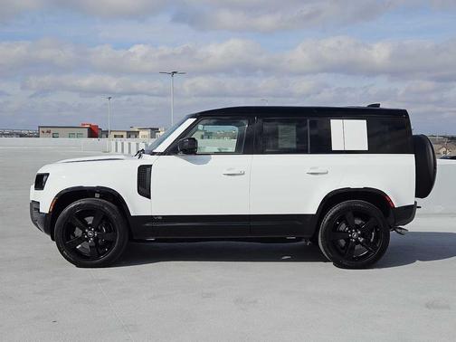 2025 Land Rover Defender 110 P525 V8