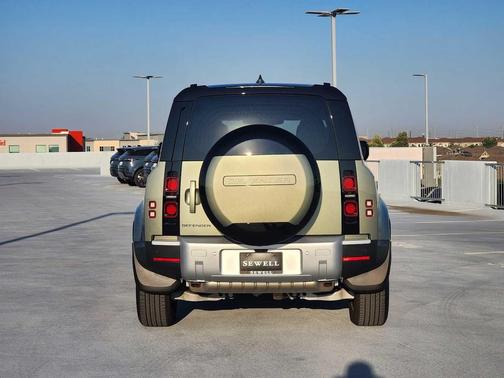 2025 Land Rover Defender 110 P400 S