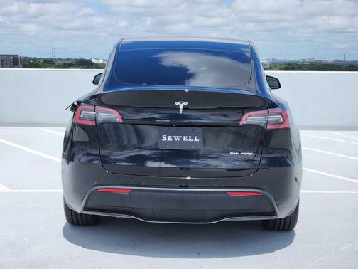 Solid Black 2022 Tesla Model Y Long Range