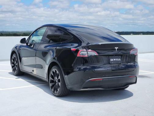 Solid Black 2022 Tesla Model Y Long Range