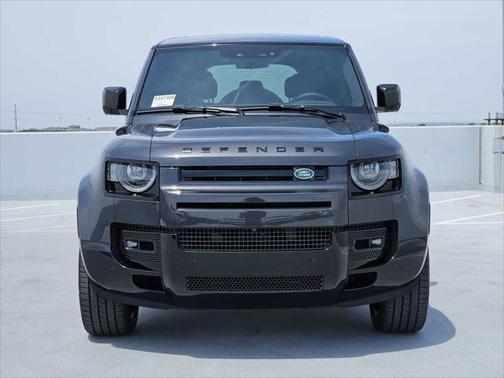 2025 Land Rover Defender 110 V8