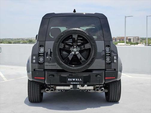 2025 Land Rover Defender 110 V8