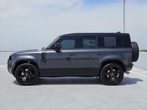 2025 Land Rover Defender 110 V8