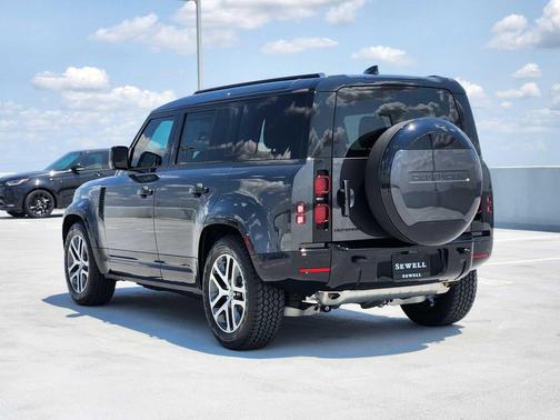 2025 Land Rover Defender 110 P400 X-Dynamic SE