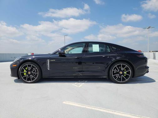 Carrara White Metallic 2023 Porsche Panamera 4 Platinum Edition