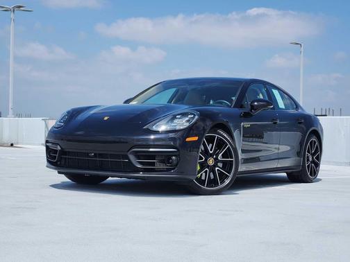 Carrara White Metallic 2023 Porsche Panamera 4 Platinum Edition