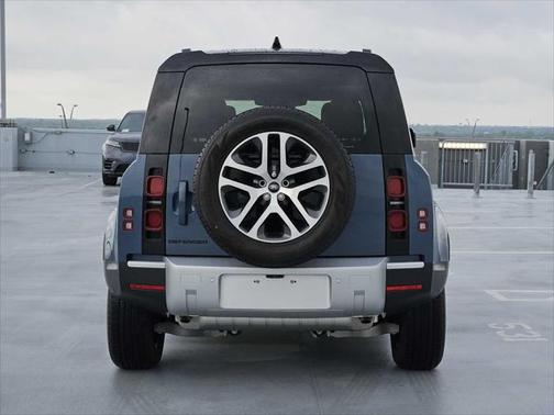2025 Land Rover Defender 110 P300