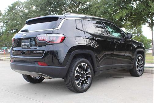 Diamond Black Crystal Pearlcoat 2022 Jeep Compass Limited