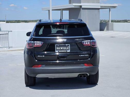 Diamond Black Crystal Pearlcoat 2022 Jeep Compass Limited