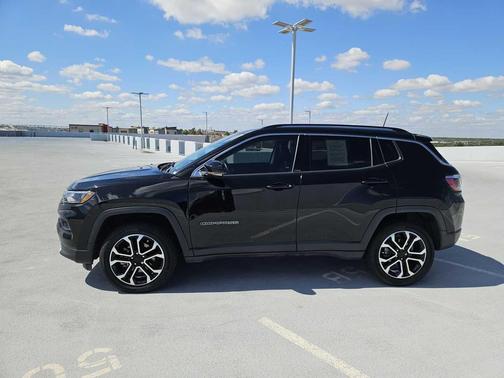 Diamond Black Crystal Pearlcoat 2022 Jeep Compass Limited