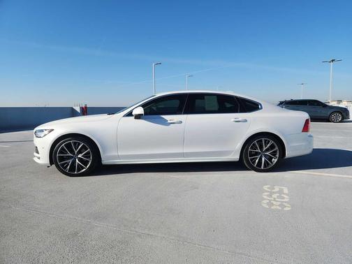 2019 Volvo S90 T5 Momentum