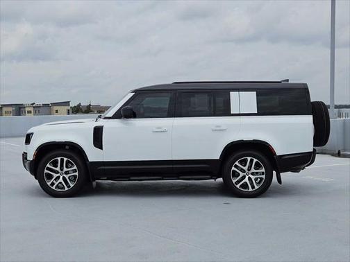 2025 Land Rover Defender 130 P400 X-Dynamic SE