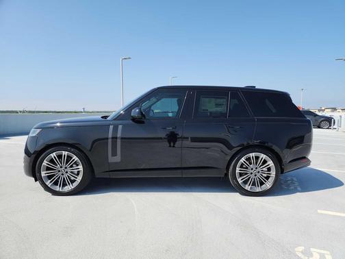 2025 Land Rover Range Rover P530 SE