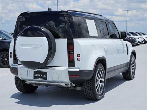2025 Land Rover Defender 110 P300