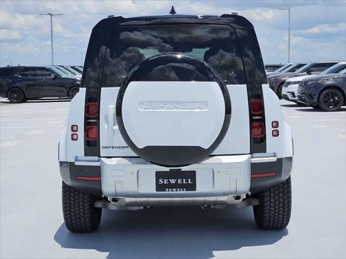 2025 Land Rover Defender 110 P300
