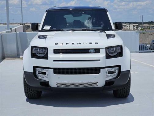 2025 Land Rover Defender 110 P300