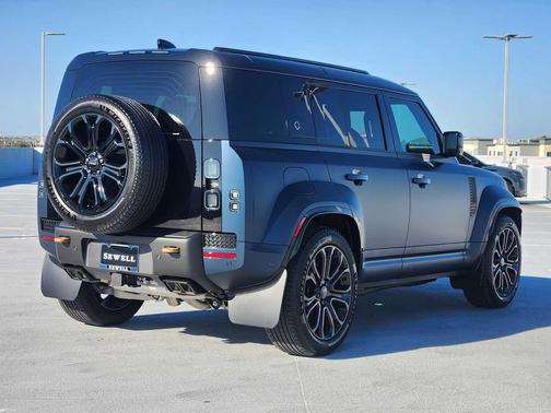 2026 Land Rover Defender OCTA