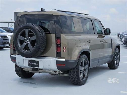 2025 Land Rover Defender 110 P300