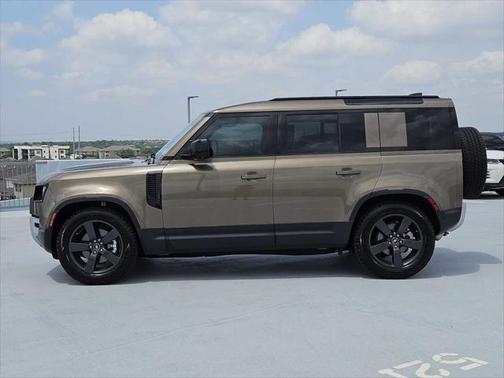 2025 Land Rover Defender 110 P300