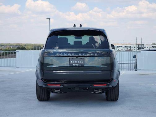 2025 Land Rover Range Rover P530 SE