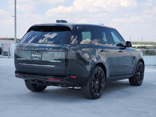 2025 Land Rover Range Rover P530 SE