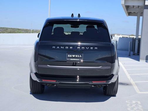 2026 Land Rover Range Rover P530 SE