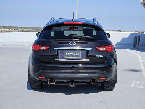 2014 INFINITI QX70 Base