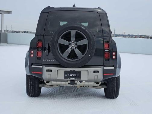 2024 Land Rover Defender 110 P400 X-Dynamic SE