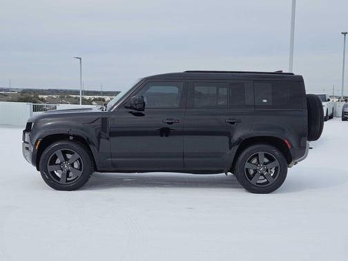 2024 Land Rover Defender 110 P400 X-Dynamic SE